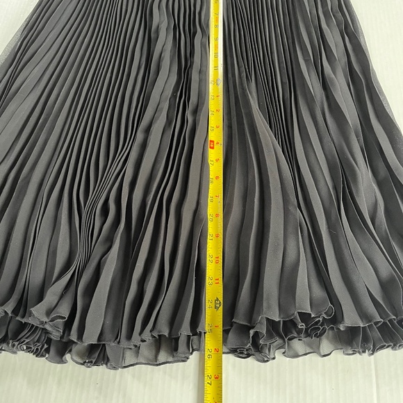VINCE CAMUTO Sz M Black Pleated Chiffon Midi Skirt Elastic Waist Pull On - Picture 7 of 7